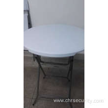 Folding round tables